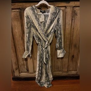 Lightweight Snake Dress!